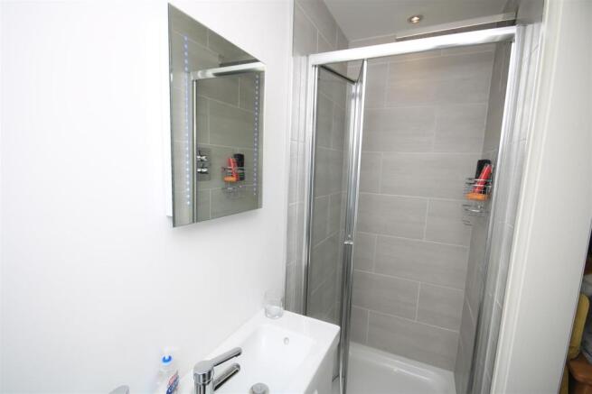 EN SUITE SHOWER ROOM