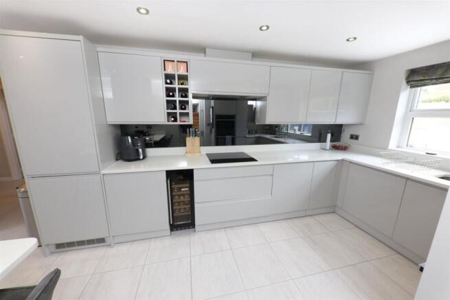 3 bed Detached for sale Image 8