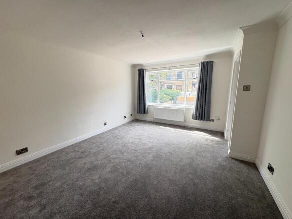 3 bed Terraced to rent Image 5