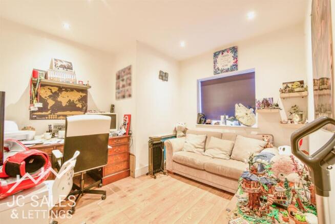 4 bed Detached for sale Image 11