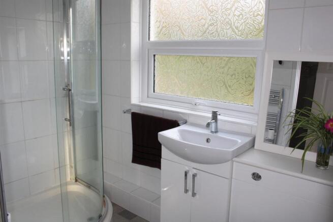 Shower Rm.JPG
