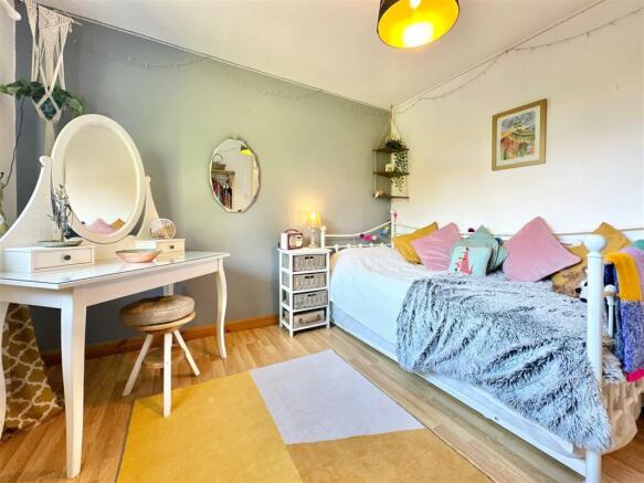 Bedroom 2.JPG