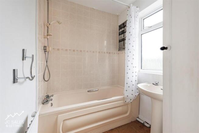 3 bed Semi-Detached for sale Image 8