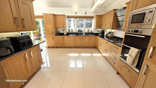 KITCHEN AREA