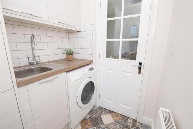 4 bed Detached for sale Image 8