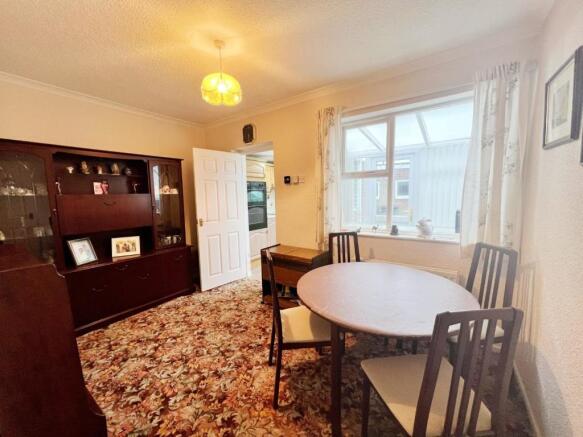 Dining Room pic 1.jpg