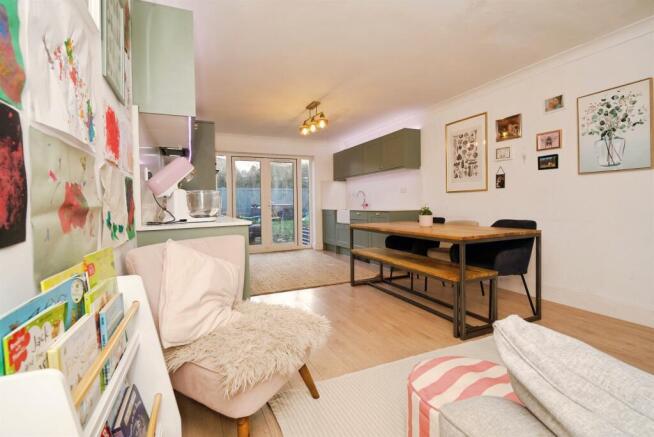 4 bed Detached for sale Image 5