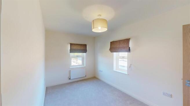 4 bed Semi-Detached to rent Image 11