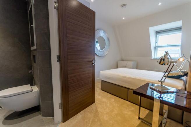 2 bed Apartment to rent Image 6