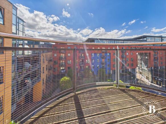 2 bed Flat to rent Image 11