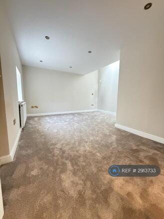 3 bed Terraced to rent Image 8