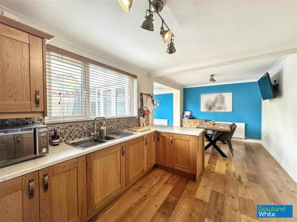 4 bed Semi-Detached for sale Image 7
