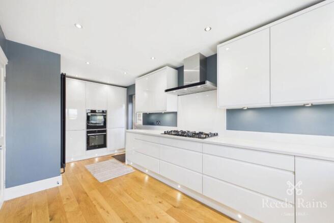4 bed Detached for sale Image 8