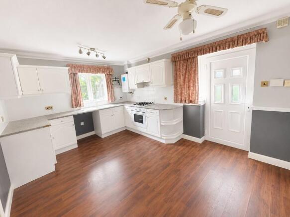 3 bed Detached for sale Image 6