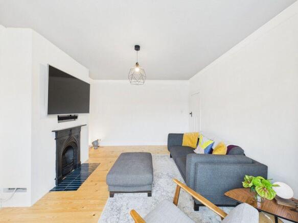 4 bed Semi-Detached for sale Image 4
