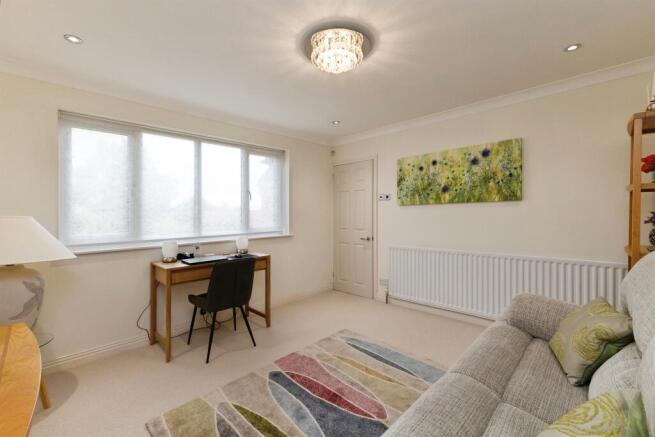 4 bed Detached for sale Image 10