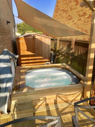 OUTDOOR ENTERTAINING SPACE
