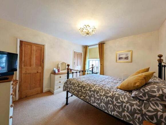 4 bed Terraced for sale Image 9