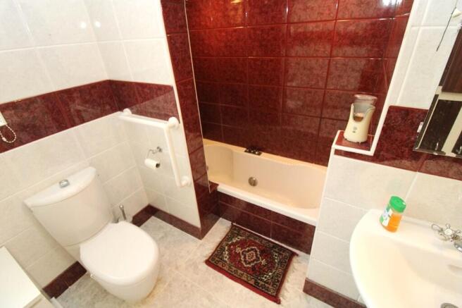 4 bed Bungalow for sale Image 11