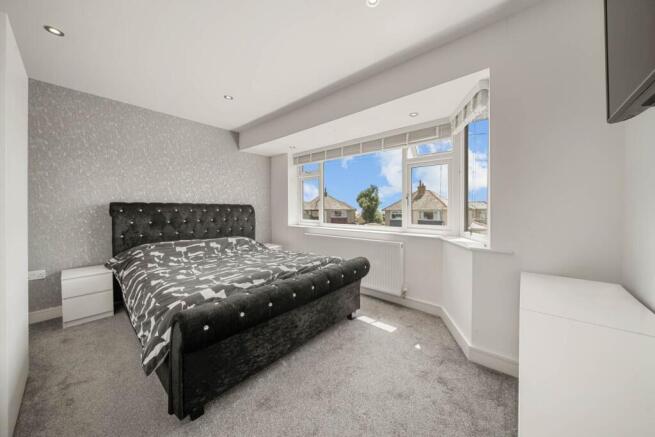4 bed Semi-Detached for sale Image 11