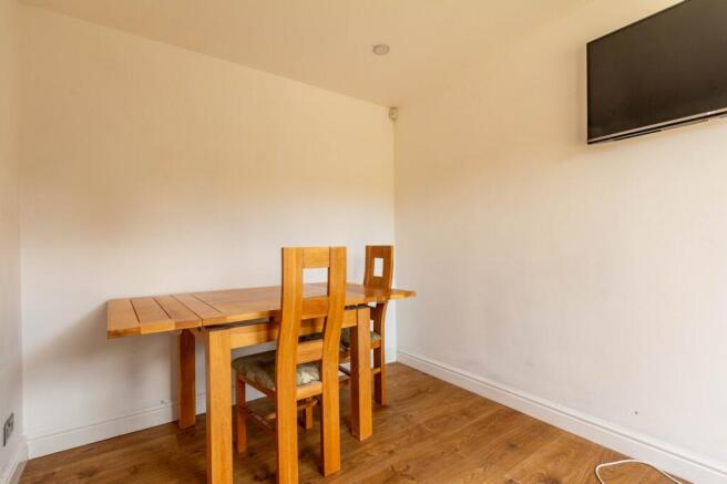 5 bed Semi-Detached for sale Image 9