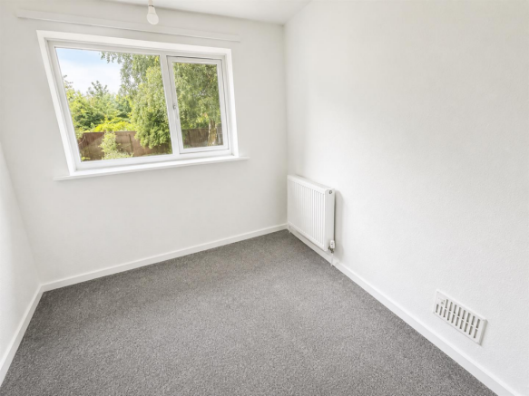 2 bed Semi-Detached Bungalow to rent Image 7