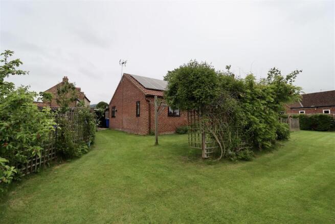 4 bed Detached Bungalow for sale Image 9