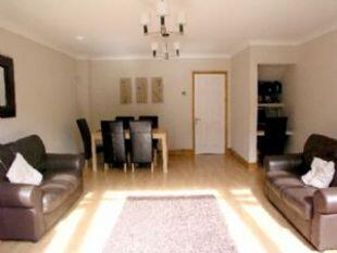 LOUNGE/DINING AREA