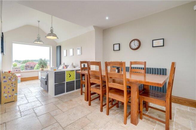 4 bed Semi-Detached for sale Image 4