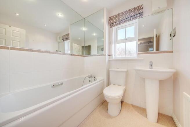 Family Bathroom / WC