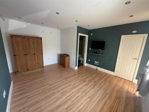 1 bed Apartment to rent Image 8