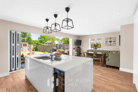 Carisbrooke Road, St. Albans, AL2 3HR