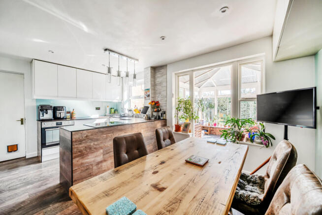 1431440-10-69bbe0...