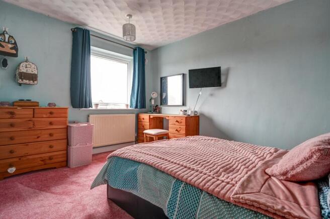 Bedroom 1.jpg