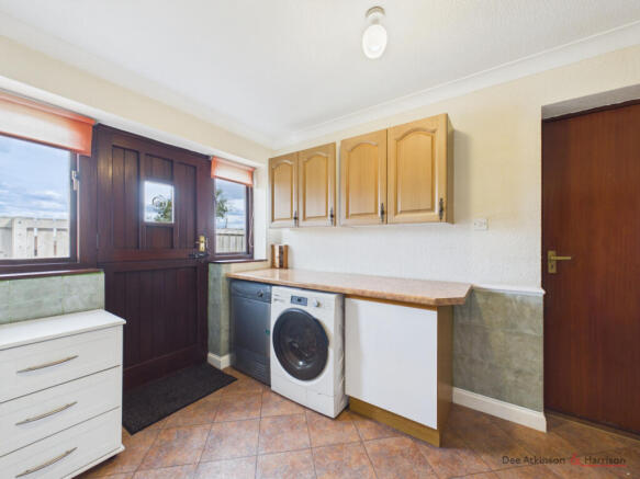 4 bed Detached Bungalow for sale Image 4