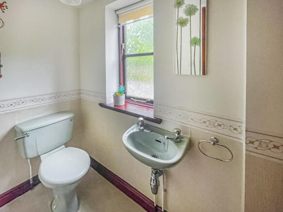 4 bed Semi-Detached for sale Image 8