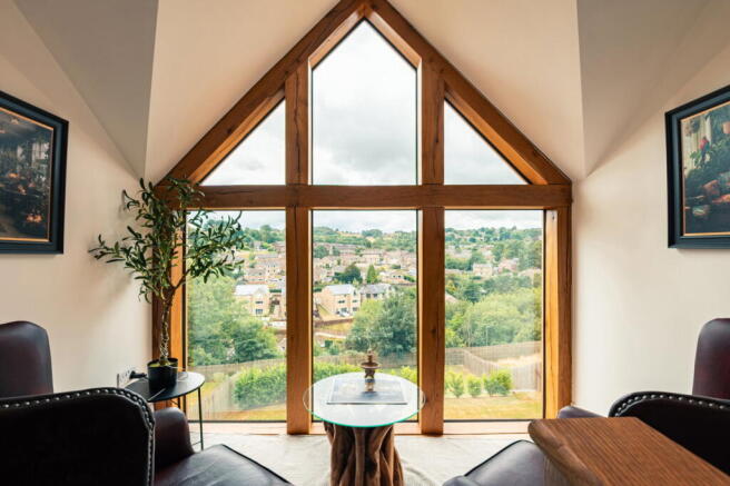 5 bed Detached for sale Image 5