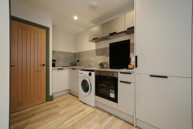 2 bed Apartment to rent Image 4