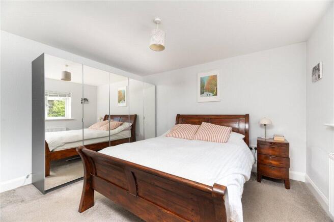 5 bed Semi-Detached for sale Image 11