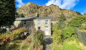 8, Geufron Terrace, Blaenau Ffestiniog LL41 3BW