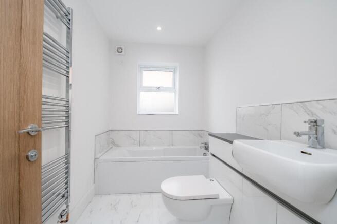 3 bed Detached to rent Image 7