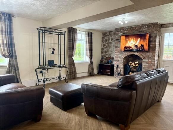 7 bed Detached for sale Image 9