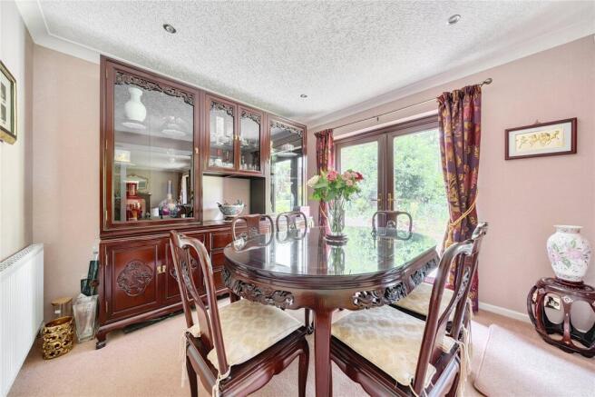5 bed Detached for sale Image 4