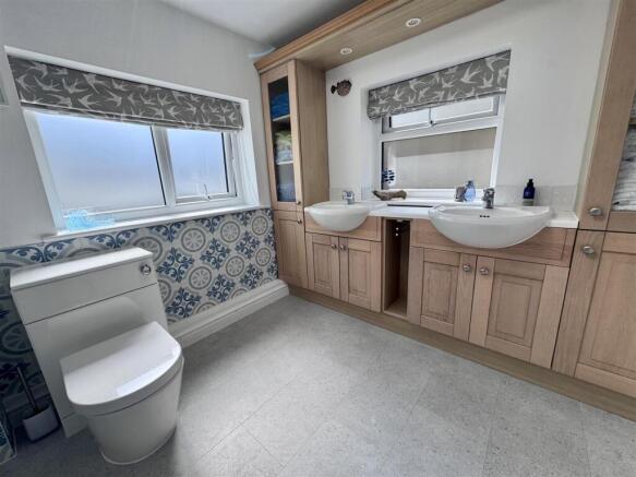Cloakroom/WC