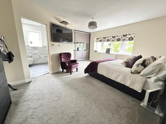 5 bed Detached for sale Image 6