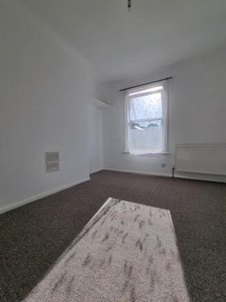 Bedroom 1.jpg