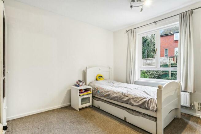 Arnott Close, W4 - FOR SALE