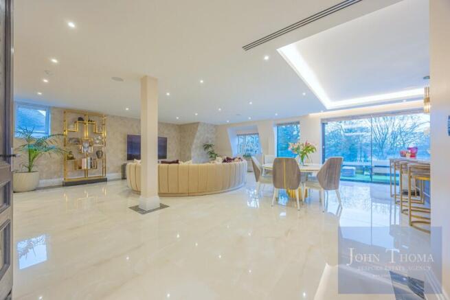 Stradbroke Drive, Chigwell, Essex, IG7 photo 4