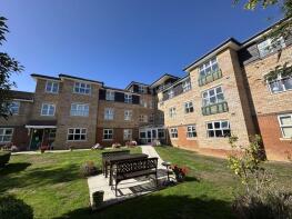 Flat 8, Seabrook Court, Station Close, Potters Bar EN6 1TG