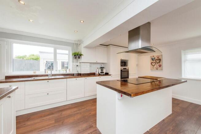 3 bed Detached for sale Image 6